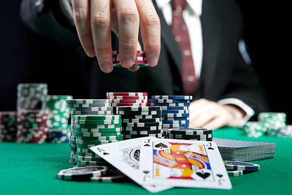 Exploring Different Features Offered by top online casinos