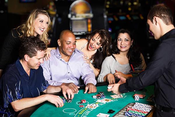 Explore Engaging Baccarat Games through the best online casino sites Singapore for Players